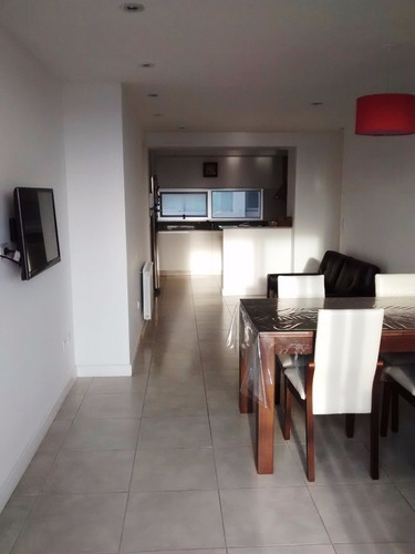 Imagen 3 de 14 de Departamento Seminuevo De 3 Ambientes Con Dos Cocheras En La Rioja Y Peña