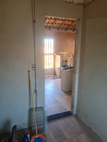 Vende-se Casa 2qts Sala Cozinha Banheiro.