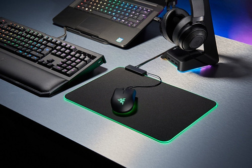 Imagen 3 de 8 de Mouse Pad gamer Razer Chroma Goliathus de caucho y tela standard 255mm x 355mm x 3mm black