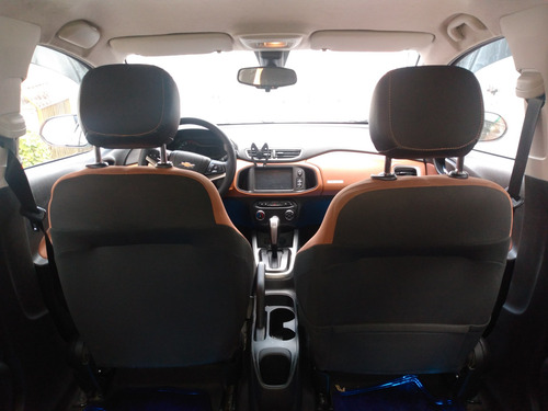 Imagem 4 de 8 de Chevrolet Onix 2018 1.4 Activ Aut. 5p