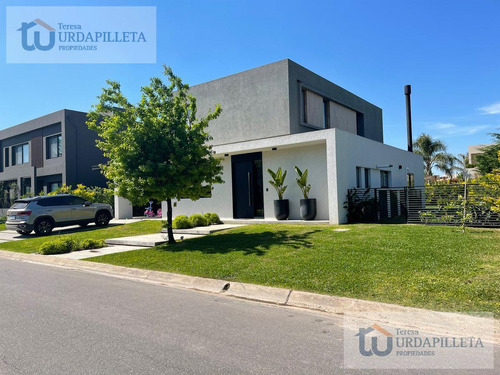 Casa En Venta  Con 3 Dormitorios En Ayres Plaza- Kilometro 47- Pilar