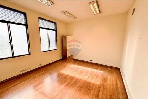 Amplia Oficina En Arriendo 409 M2