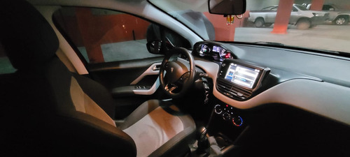 Imagen 13 de 16 de Peugeot 208 2014 1.5 Allure Touchscreen