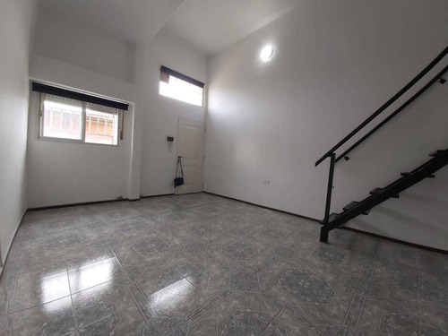 Imagen 3 de 12 de Departamento 2 Ambientes En Alquiler En Villa Maipu