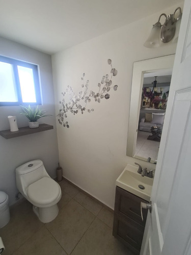 Imagen 8 de 20 de Casa En Venta. Zibata 3 Recamaras + Cuarto De Juegos Roof Garden .