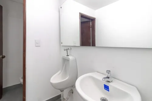 Oficina En Arriendo/venta En Chapinero. Cod A15603