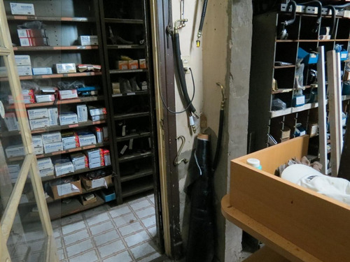 Imagen 16 de 22 de Local Con Vivienda En La Vía Pública