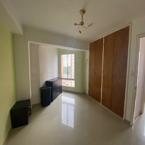 Imagen 10 de 13 de Acogedor Apartamento En Venta De 69m2, En La Urbanización Maravilla.