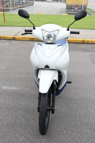 A Jet 125ss 2025 Preta Com O Banco Marrom.