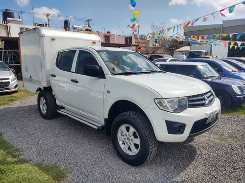 Imagen 3 de 13 de Mitsubishi L200 2015 2.4 Cabina Doble 4x2 Mt