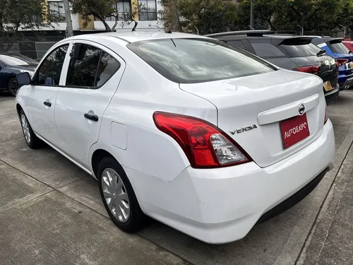 Nissan Versa Drive 2020