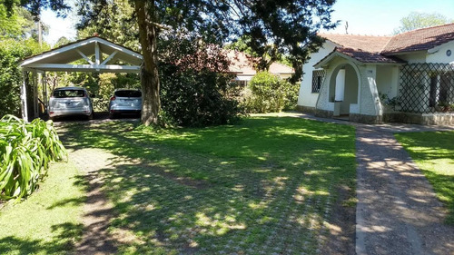 Casa Venta 2 Dormitorios, Pileta Y Parrilla Terreno 924 Mts 2 Totales - La Plata