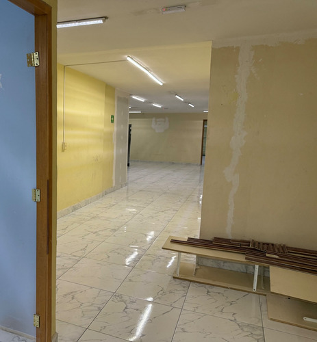 Ofinas Cerca De Av. Insurgentes Entre Metro Chilpancingo Y Metro Insurgentes