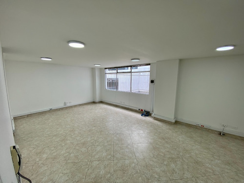 Imagen 5 de 22 de Arriendo Oficina 39m2. Chicó, Carrera 15. Piso 2, Espacio Amplio Vista Lateral, Con 1 Cupo De Parqueadero