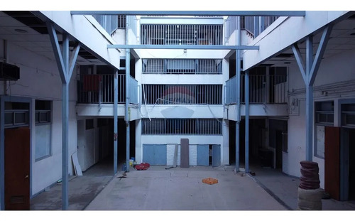 Edificio Con Anteproyecto Aprobado