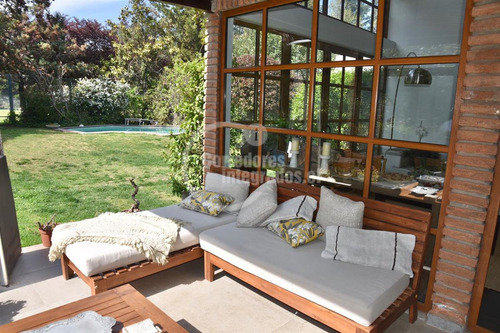 Casa En Venta En 4 Dormitorios Golf Lomas Dehesa
