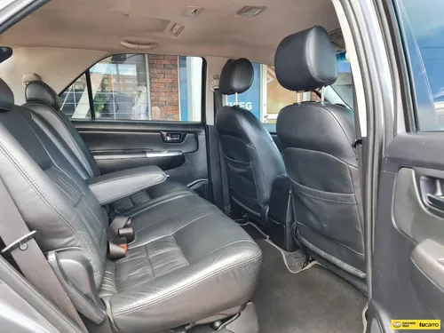 Toyota Fortuner 2.7cc At Aa 4x2 7 Pasajeros