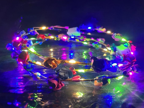 Vincha Flores Hippie Led Tiara Corona Hawaiana Cot Luminoso Color Multicolor