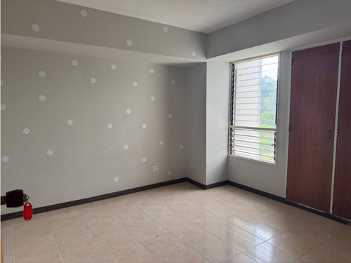 Apartamento En Venta El Cigarral De Oportunidad