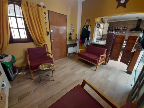 Tipo Casa 2 Dormitorios Reciclado Con Patio Y Parrilla