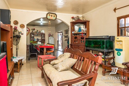 Casa En Venta De 7 Dormitorios C/ Cochera En Limache