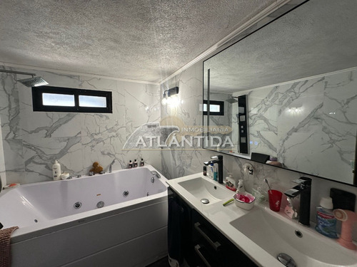 Venta En Atlántida, A 3 Cuadras De Av Artigas, Casa Principal, Barbacoa, Apto Al Fondo Y Piscina Climatizada. Inm Atlántida.