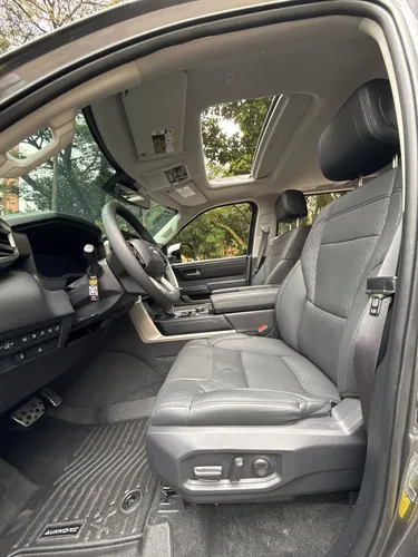 Toyota Sequoia 3.5 V6 Sr5 4X4
