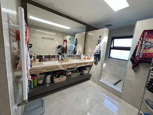 Casa En Venta De 6 Dorm. En Santo Domingo