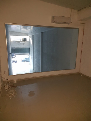 Imagen 5 de 10 de Venta Tres Locales Juntos Con Renta. Zona Mayorista