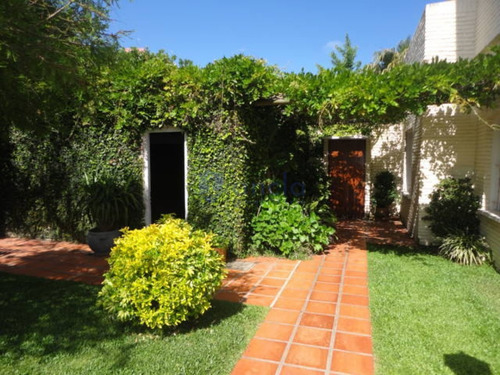 Punta Del Este, Importante Chalet En Zona Mansa- Ref: 660