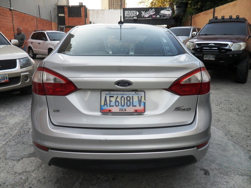 Imagen 5 de 10 de Ford Fiesta Titanium 2014 Sincrónico