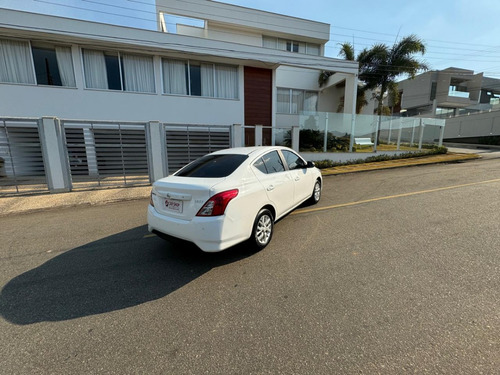 Nissan Versa 1.6 16v Sv 4p