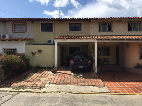 Al  Arnaldo  López Vende Bella  Casa Con Decoración Campestre, En Conjunto Cerrado Y Vigilancia Las 24h En Urb-  Valparaiso Barquisimeto  Lara, Venezuela.  240 M² 