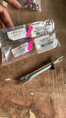 Ajustador Balatas Freno Trasero Izq Chevy C1 C2 C3 94-12