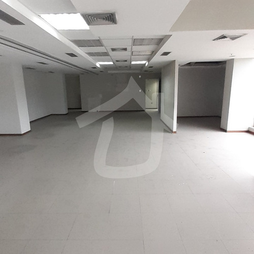 Imagen 2 de 9 de Se Vende Local Comercial En Centro Comercial Multioficinas Conex