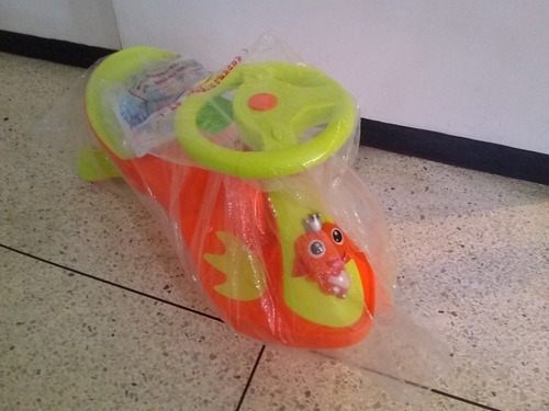 Imagen 2 de 6 de Carrito Montable Con Luz En Ruedas Música En El Volante