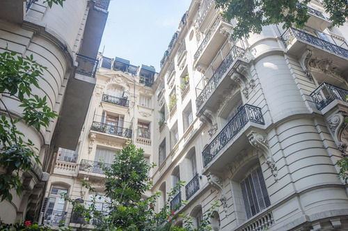 Departamento De 4 Ambientes En Edificio Histórico En Congreso