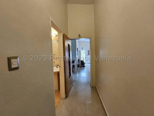 Se Vende Casa Quinta San Jacinto Maracay 24-10972 Ec