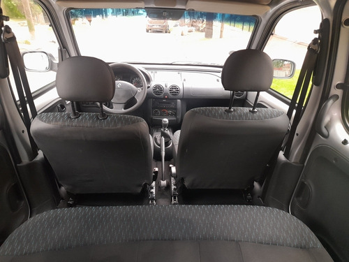 Imagen 16 de 17 de Renault Kangoo 2015 1.6 Furgon Ph3 Confort 5as Lc