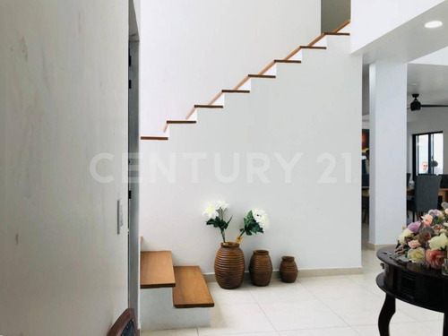 Casa En Venta En El Centro De Oaxtepec, Yautepec, Morelos.
