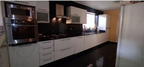 Imagen 2 de 7 de Venta De Amplia Casa Urb. El Parral Valencia Foc-937