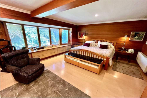 Casa Con Espacio Comercial En Venta