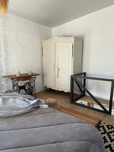 Inmobiliaria Costa Azul Vende Casa Reciclada A Nueva, Ubicada En Punta Rubia.