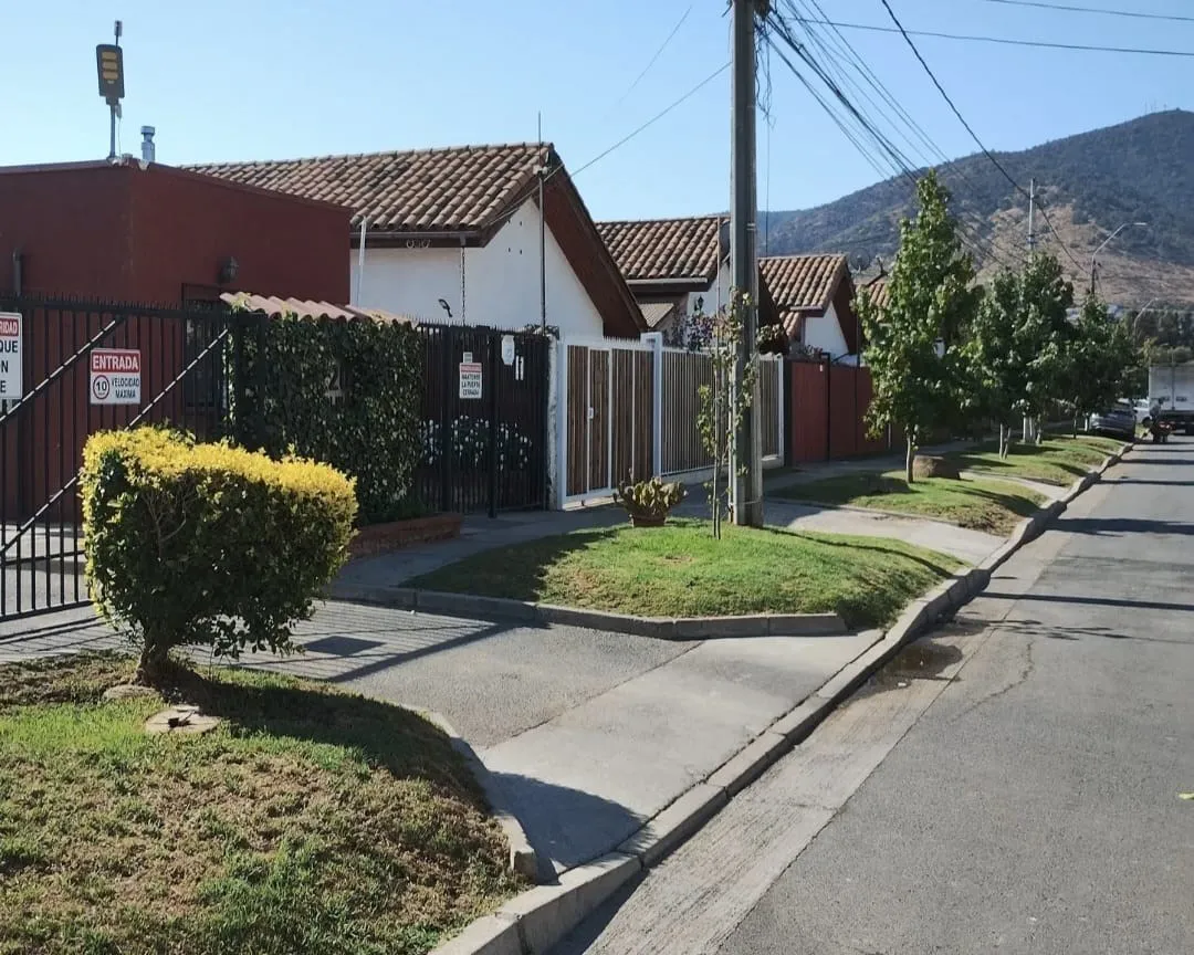 Imagen 2 de 24 de Casa En Venta En Condominio 4 Dormitorios En Limache Viejo
