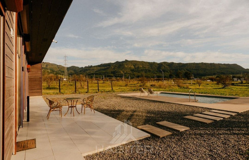 Casa En Venta De 3 Dorm. En Colbún