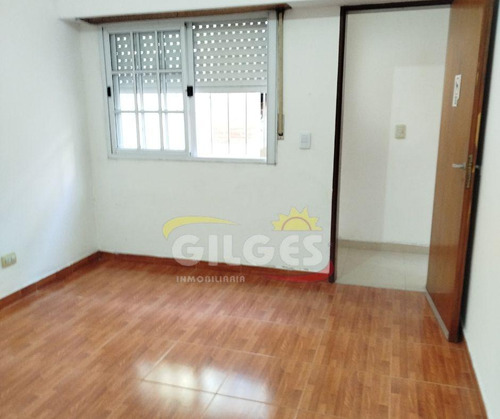 Alquiler De Casa 3 Amb. En Villa Luzuriaga Con Patio Y Cochera Descubierta