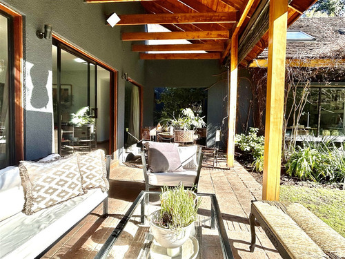 Casa En Venta De 5 Dorm. En Lo Barnechea