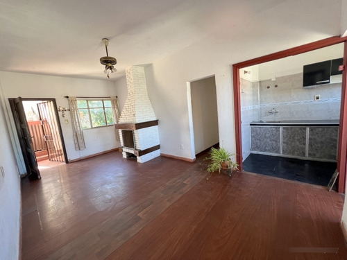 Alquiler De Lindo Apartamento. Peñarol, 3 O 4 Dormitorios, Estufa A Leña, Muy Luminoso Y De Buen Tamaño!