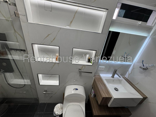 Tm. #25-13675. Casa Totalmente Remodelada En Venta, En El Cafetal