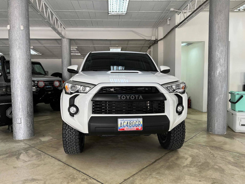 Imagen 2 de 10 de Toyota 4runner Trd Off Road